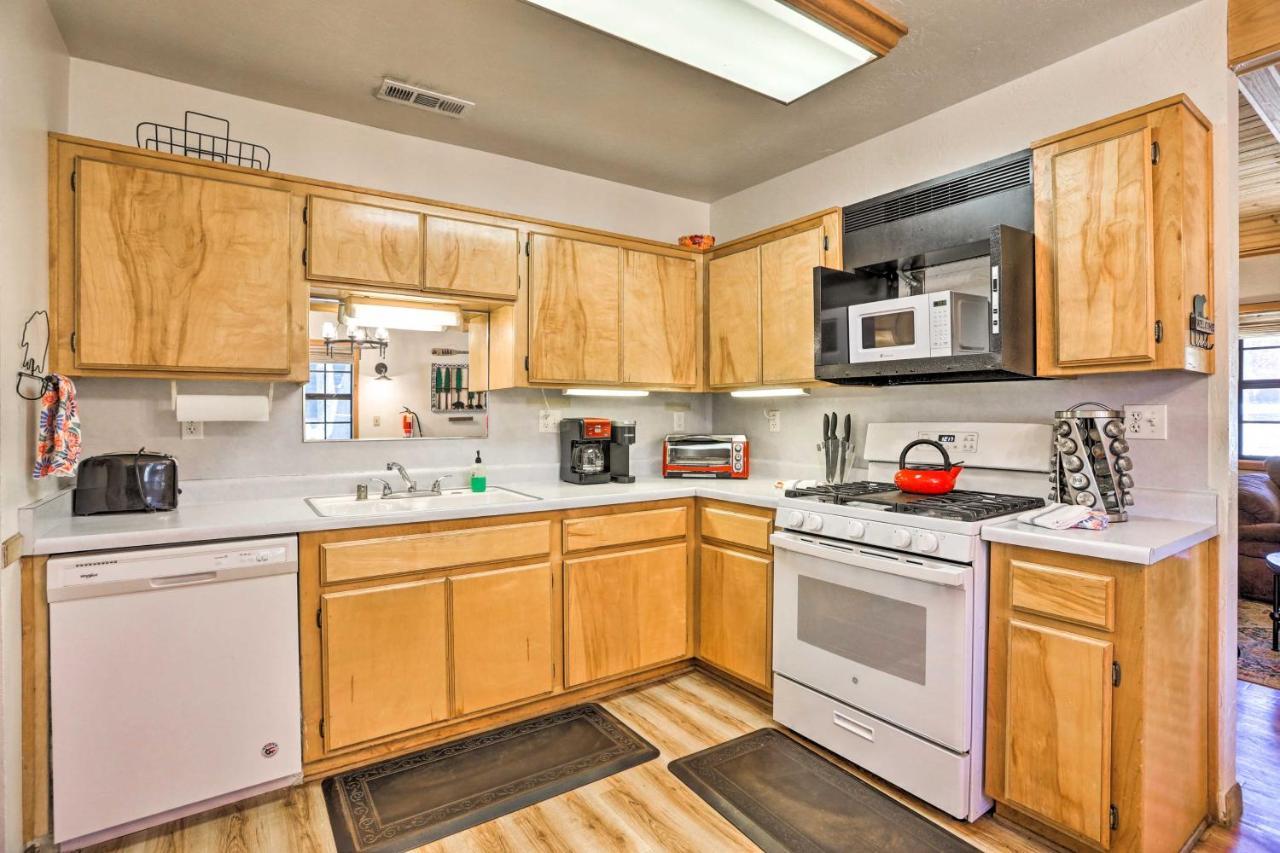 Big Bear Cabin With Deck And Hot Tub, Near Resorts! Big Bear Lake Eksteriør bilde